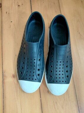 Native Shoes AdultNative Shoes Adults (Mens' & Ladies') size 9 Men/11 Women